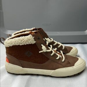 Sperry Pier Wave high tops